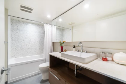 Mudroom Photo of 902 189 Keefer Street, Vancouver, BC