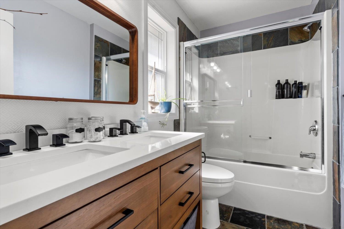 Hallway Photo of 21 46745 Hudson Road, Chilliwack, BC