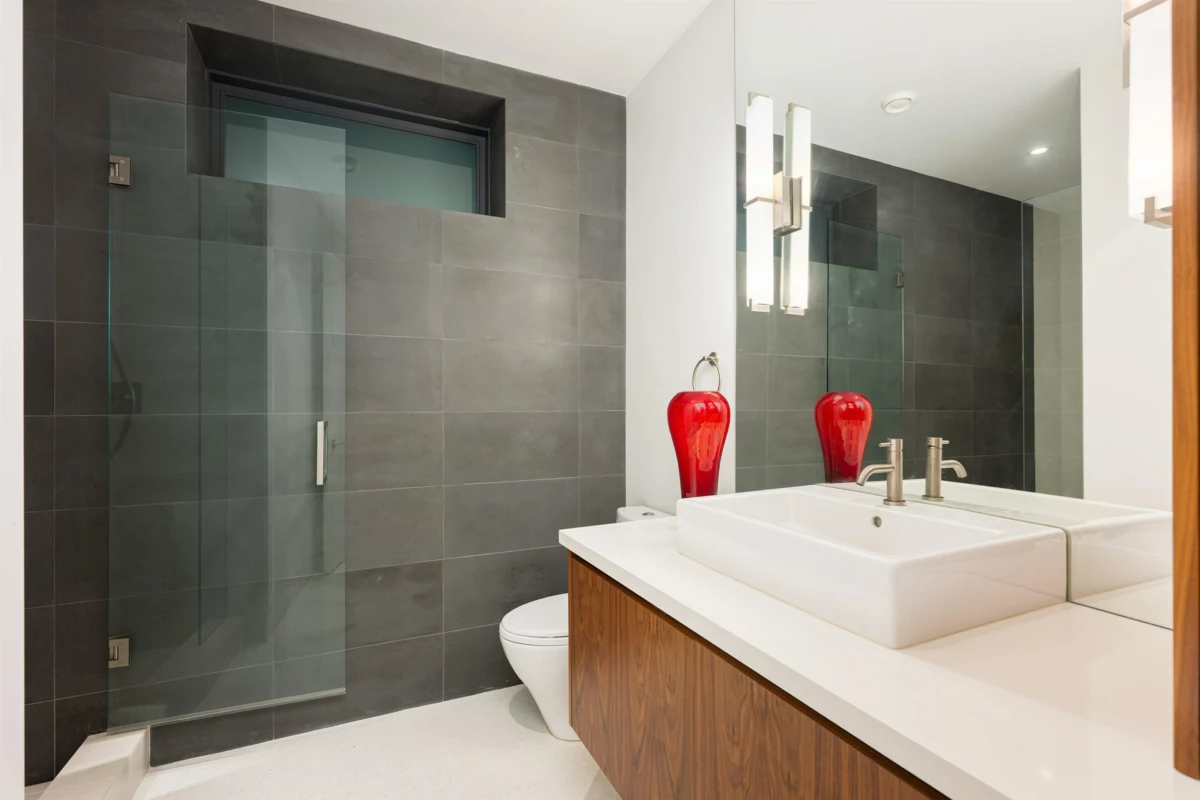 Backyard Photo of 6350 Macdonald Street, Vancouver, BC