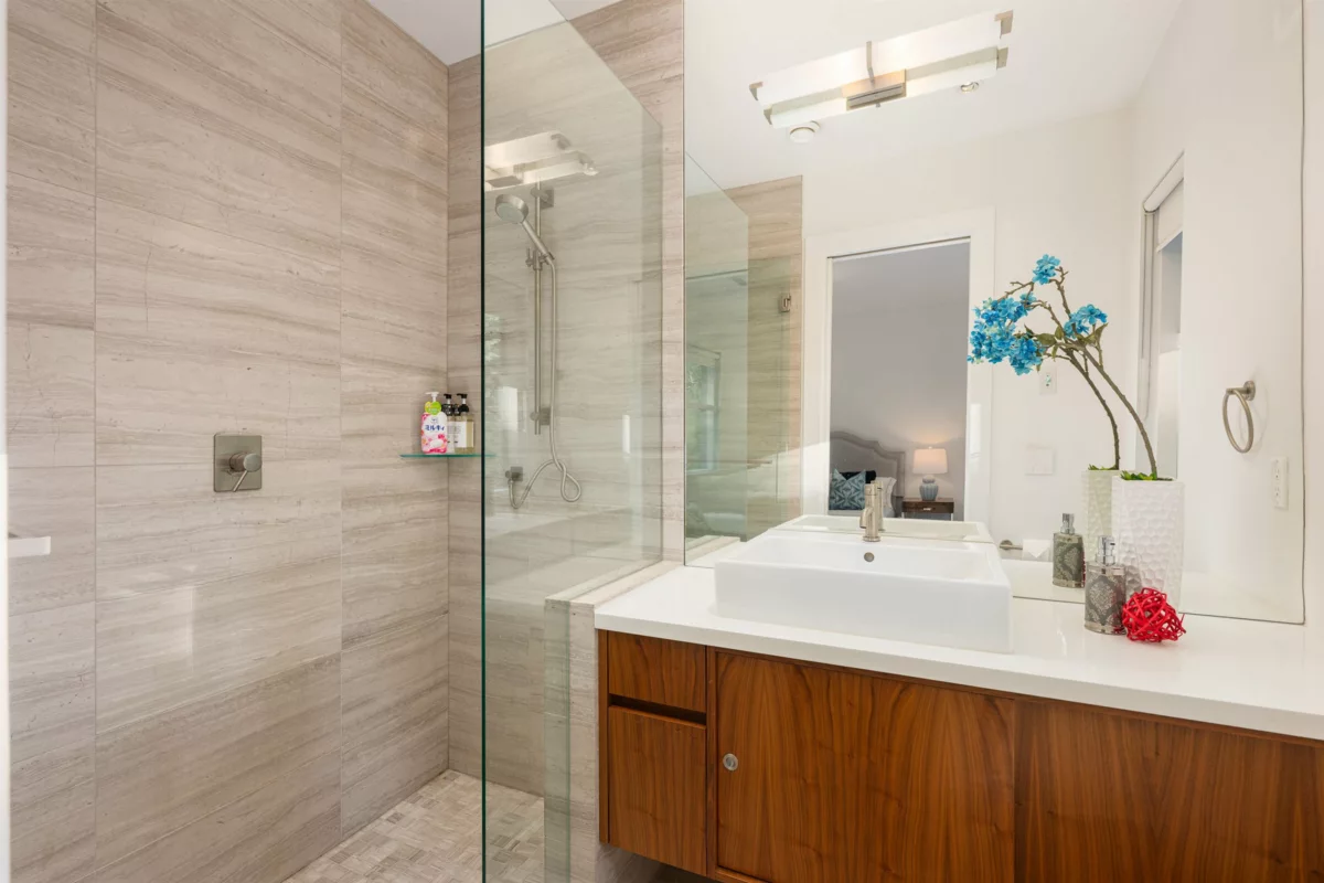 Entry Foyer Photo of 6350 Macdonald Street, Vancouver, BC