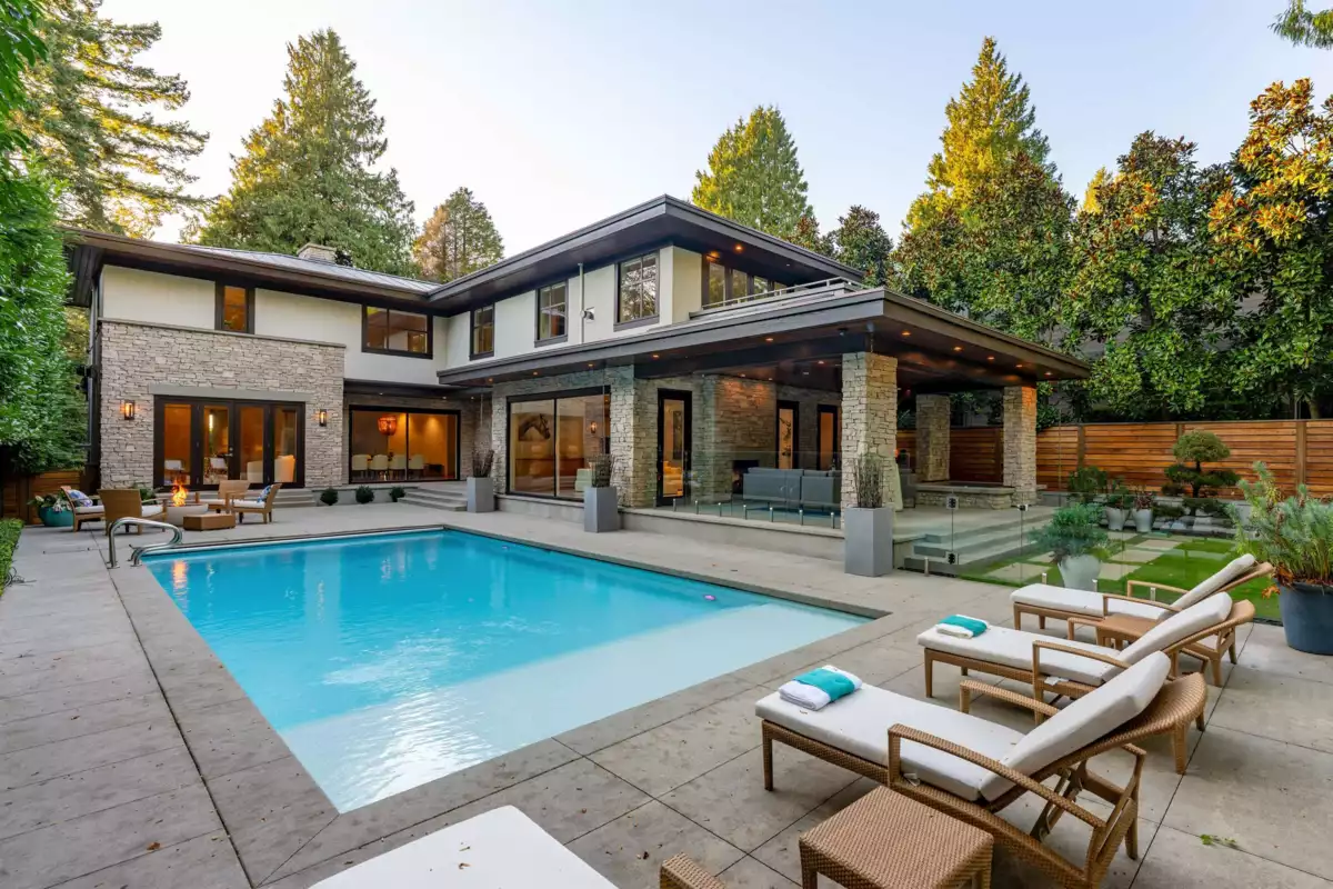 Garden / Landscaping Photo of 6350 Macdonald Street, Vancouver, BC