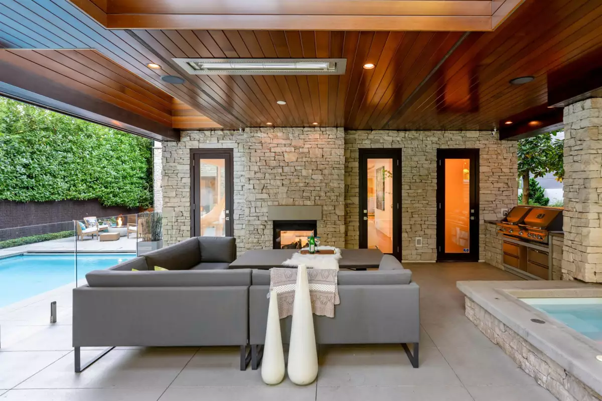 Swimming Pool Photo of 6350 Macdonald Street, Vancouver, BC