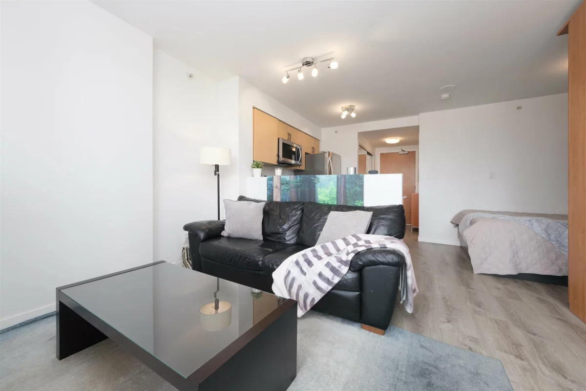 Breakfast Nook Photo of 1703 63 Keefer Place, Vancouver, BC