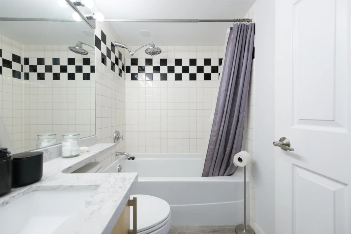 Entry Foyer Photo of 1703 63 Keefer Place, Vancouver, BC