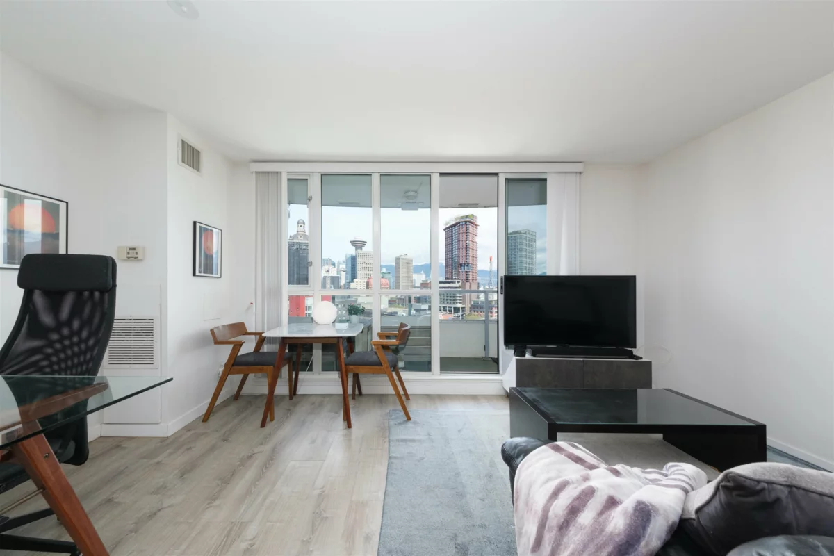 Kitchen Island Photo of 1703 63 Keefer Place, Vancouver, BC