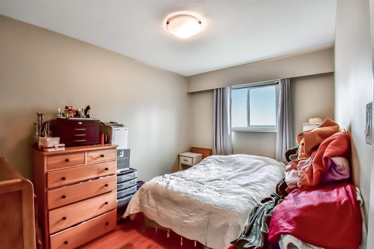 Breakfast Nook Photo of 5477 Portland Street, Burnaby, BC