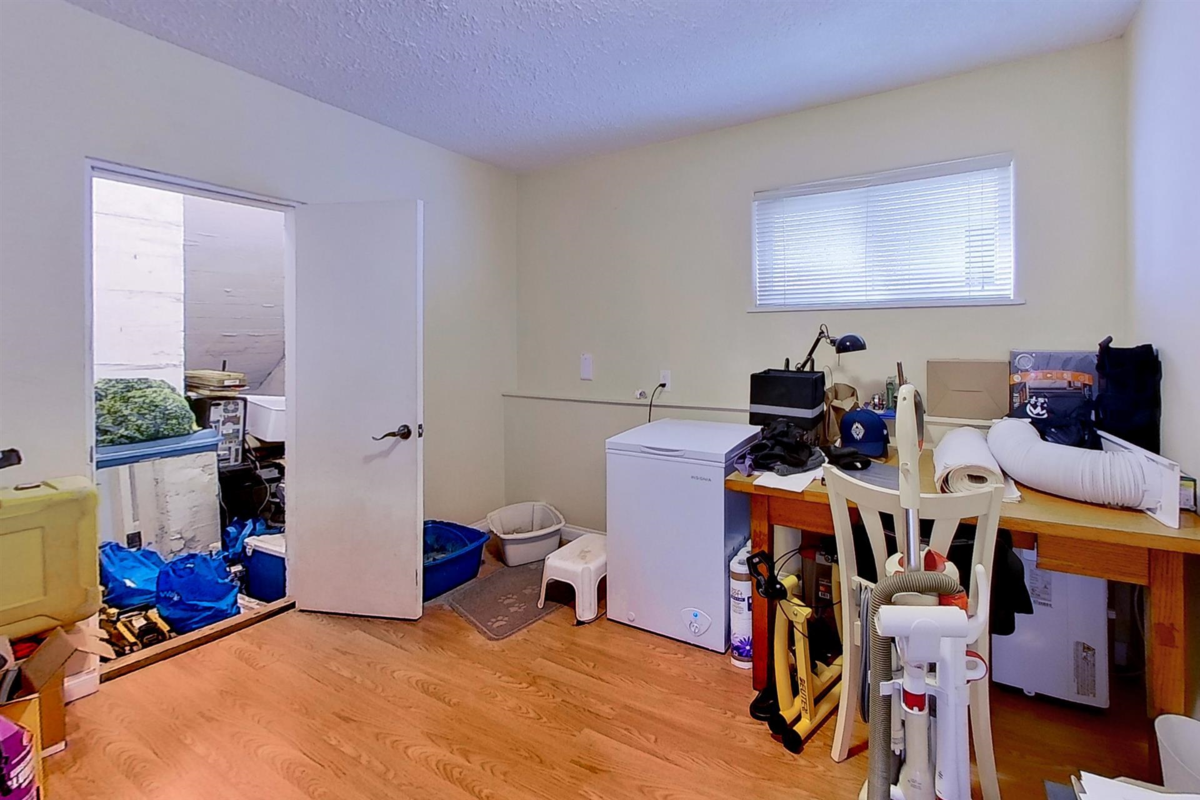 Hallway Photo of 5477 Portland Street, Burnaby, BC