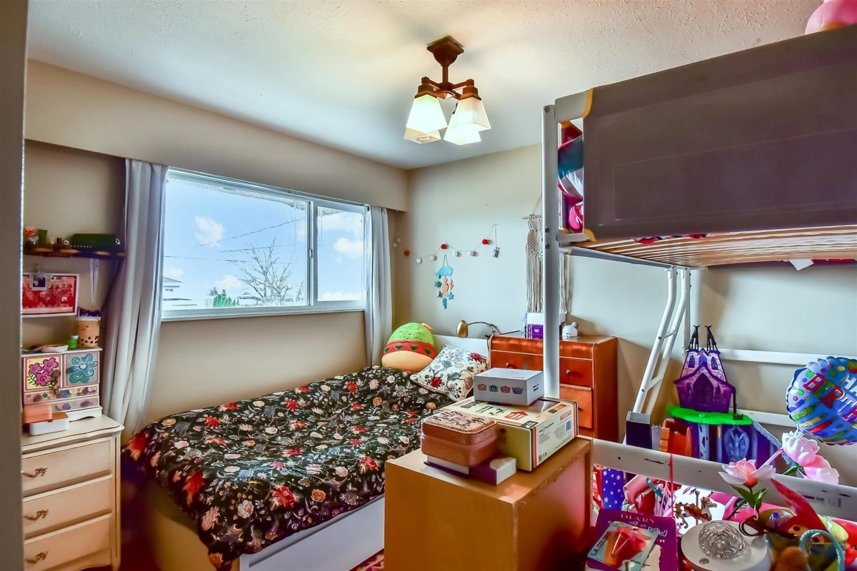 Primary Bedroom Photo of 5477 Portland Street, Burnaby, BC