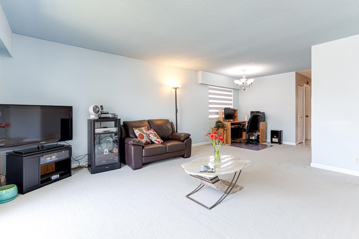 Breakfast Nook Photo of 2142 Grant Avenue, Port Coquitlam, BC