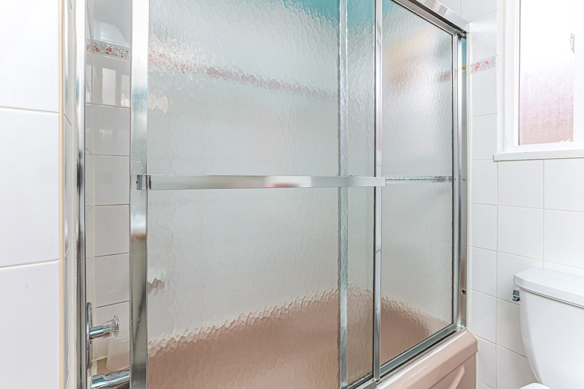 Entry Foyer Photo of 2142 Grant Avenue, Port Coquitlam, BC