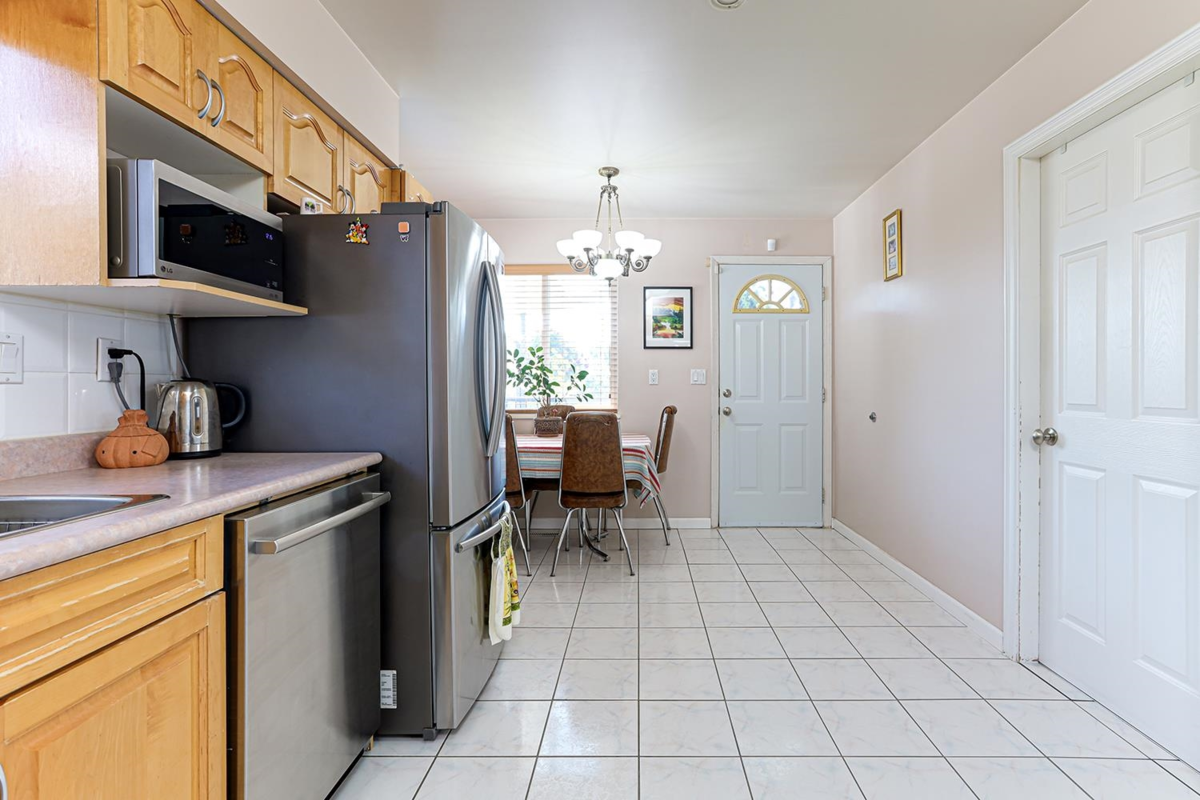 Guest Bathroom Photo of 2142 Grant Avenue, Port Coquitlam, BC