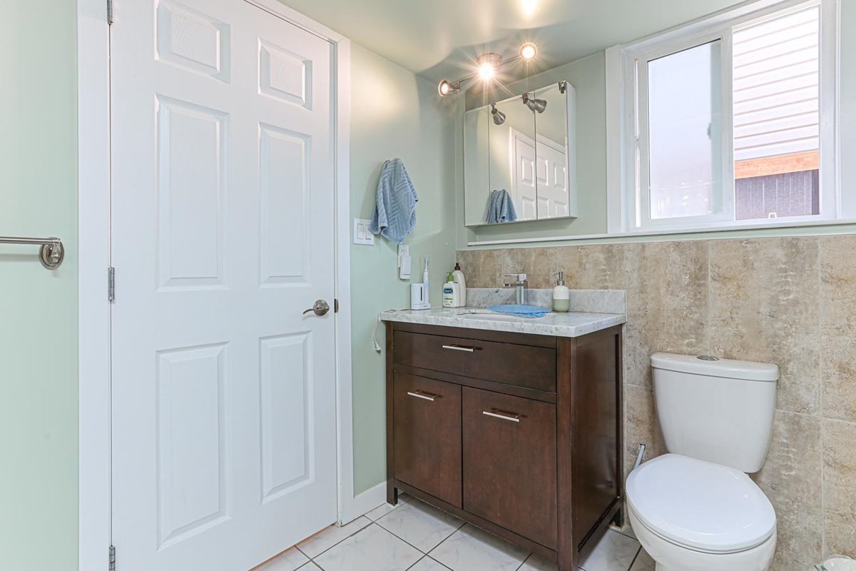 Hot Tub / Spa Photo of 2142 Grant Avenue, Port Coquitlam, BC