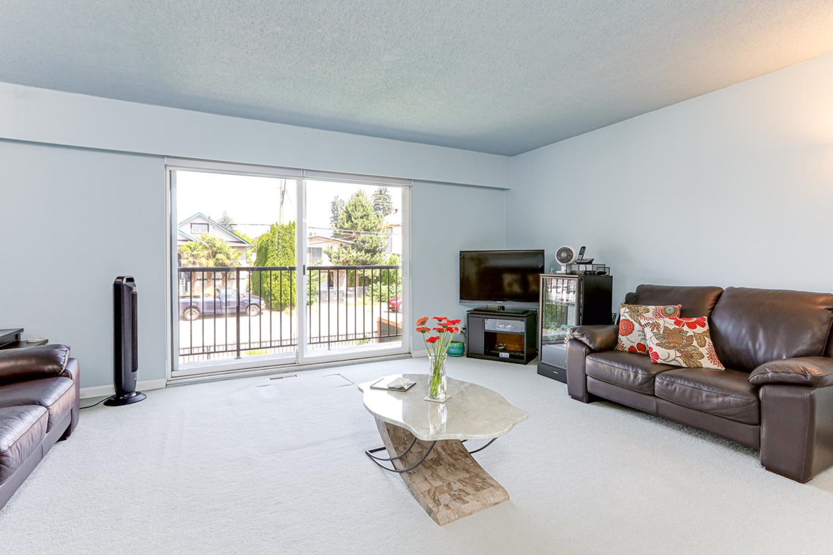 Kitchen Island Photo of 2142 Grant Avenue, Port Coquitlam, BC