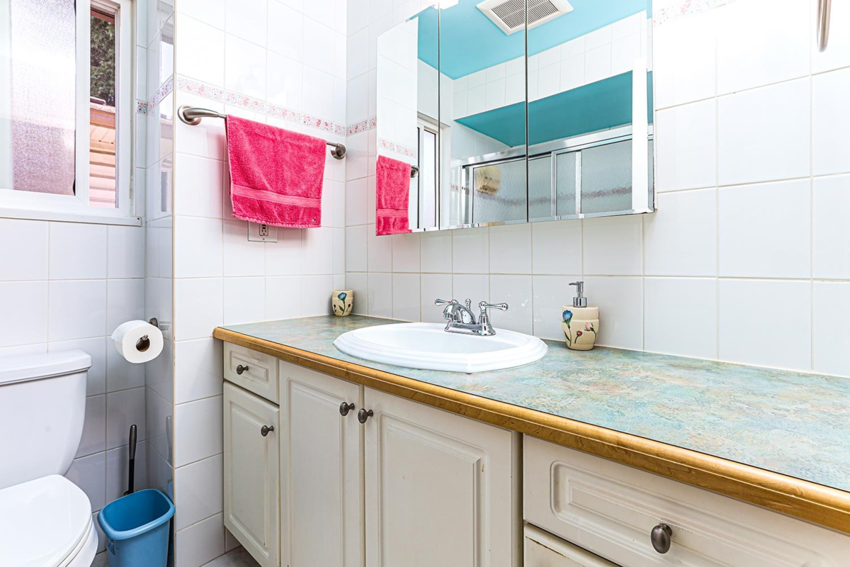 Mudroom Photo of 2142 Grant Avenue, Port Coquitlam, BC