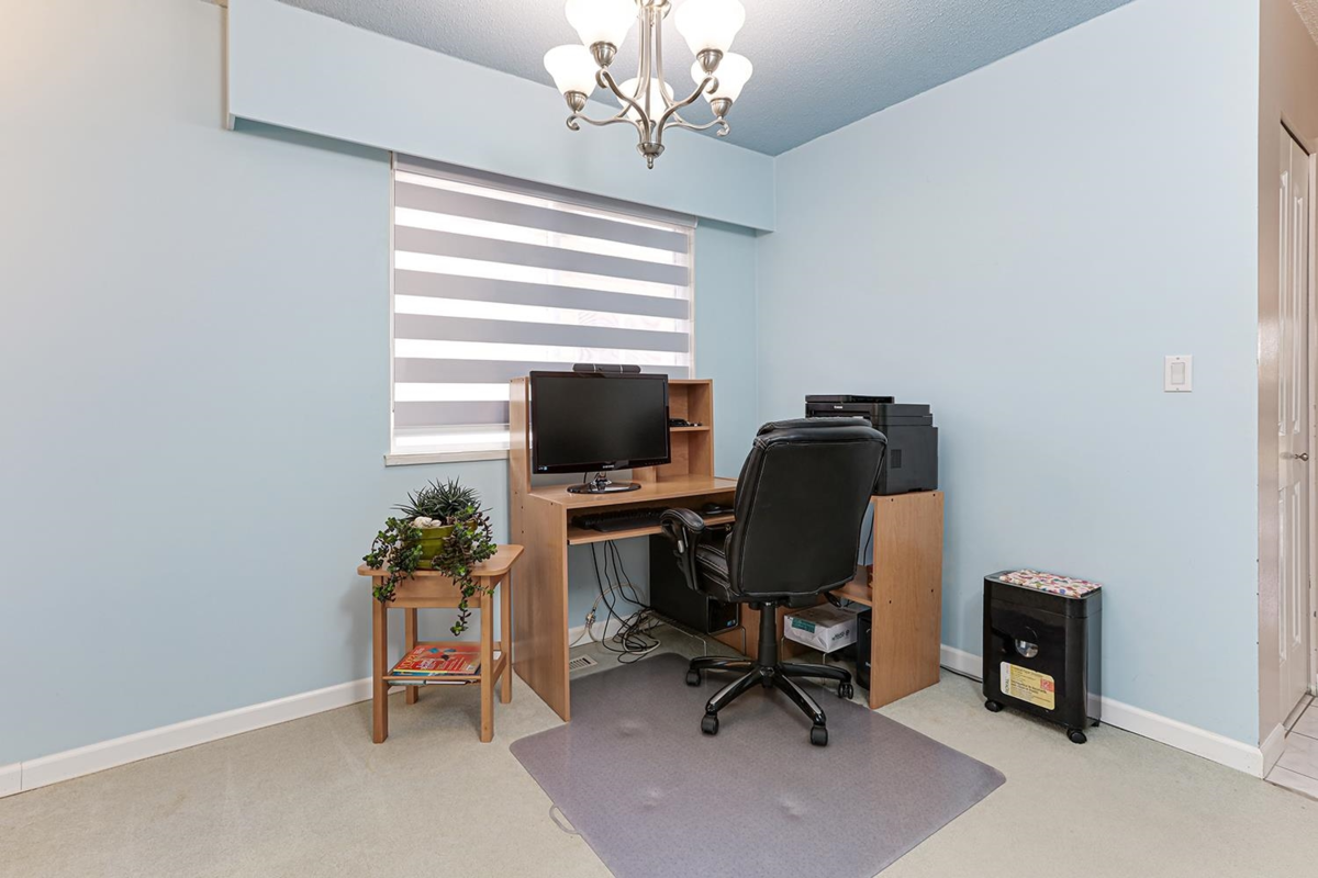 Primary Bathroom Photo of 2142 Grant Avenue, Port Coquitlam, BC
