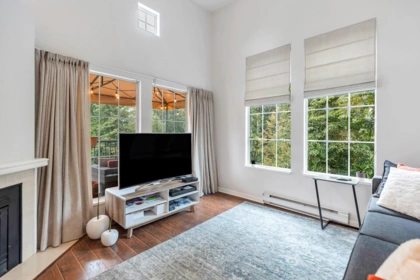 401 1199 Westwood Street, Coquitlam, BC, Coquitlam — Apartment/Condo for sale