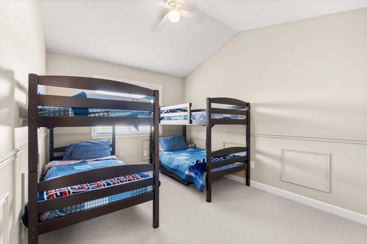 Basement Recreation Room Photo of 17919 71 Avenue, Surrey, BC