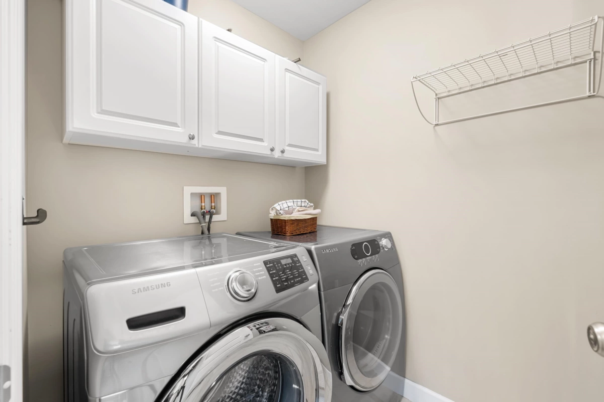 Entry Foyer Photo of 17919 71 Avenue, Surrey, BC
