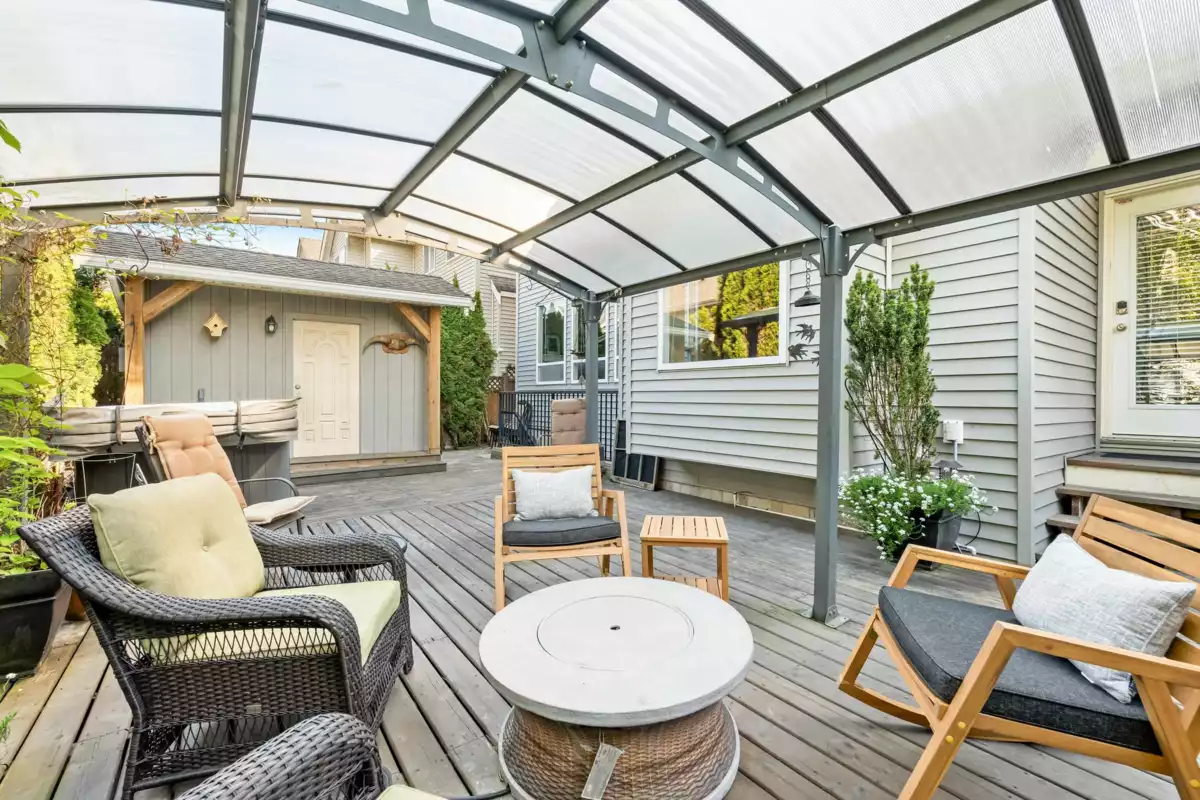 Front Yard Photo of 17919 71 Avenue, Surrey, BC