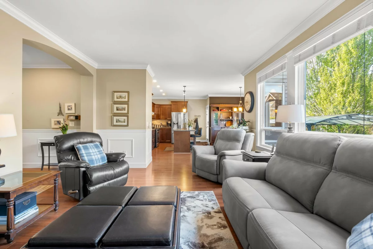 Kitchen Island Photo of 17919 71 Avenue, Surrey, BC