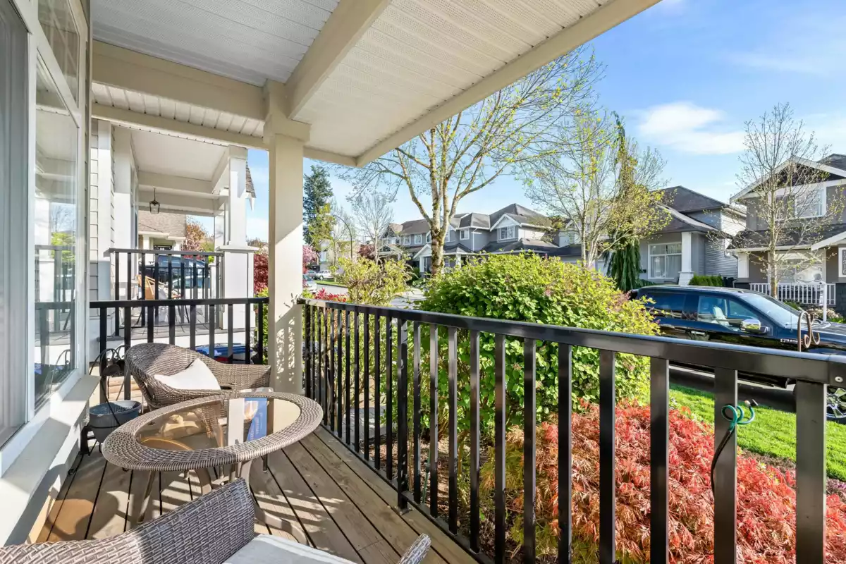 Living Room Photo of 17919 71 Avenue, Surrey, BC