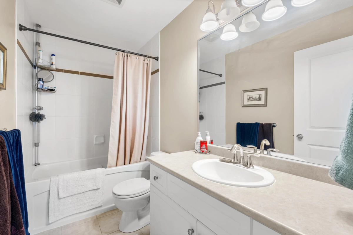 Mudroom Photo of 17919 71 Avenue, Surrey, BC