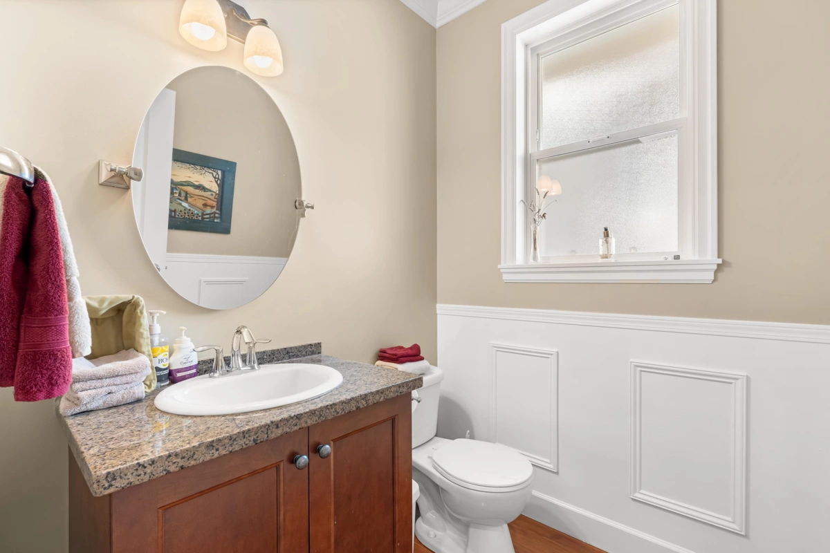 Walk-In Closet Photo of 17919 71 Avenue, Surrey, BC