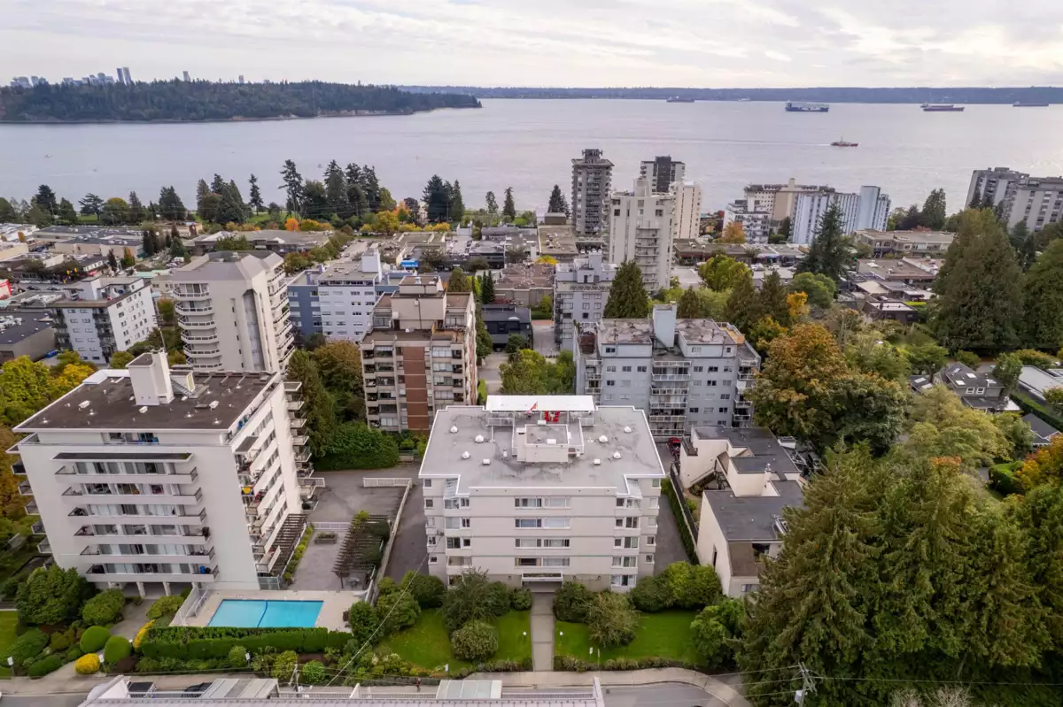 Laundry Room Photo of 402 1750 Esquimalt Avenue, West Vancouver, BC