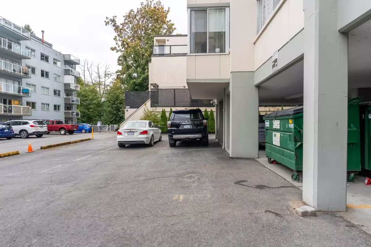 Loft / Bonus Room Photo of 402 1750 Esquimalt Avenue, West Vancouver, BC