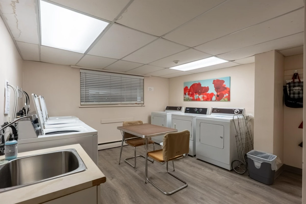 Powder Room Photo of 402 1750 Esquimalt Avenue, West Vancouver, BC