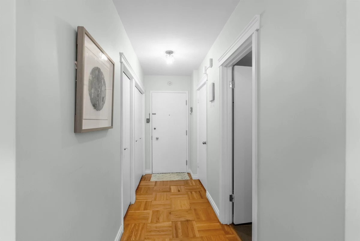 Primary Bedroom Photo of 402 1750 Esquimalt Avenue, West Vancouver, BC