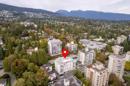 402 1750 Esquimalt Avenue, West Vancouver, BC