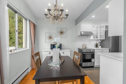 Kitchen Island Photo of 402 1750 Esquimalt Avenue, West Vancouver, BC