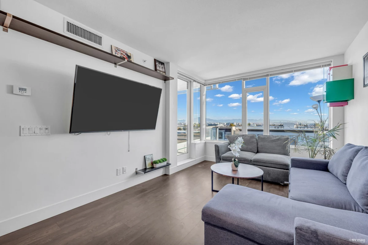 Walk-In Closet Photo of 1007 5233 Gilbert Road, Richmond, BC