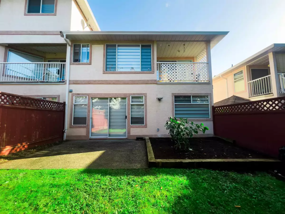 Guest Bathroom Photo of 8 11952 64 Avenue, Delta, BC