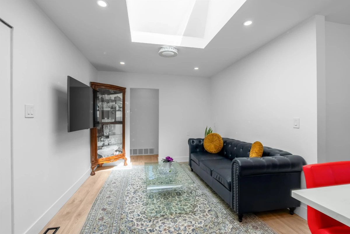 Kitchen Island Photo of 1286 Wellington Drive, North Vancouver, BC