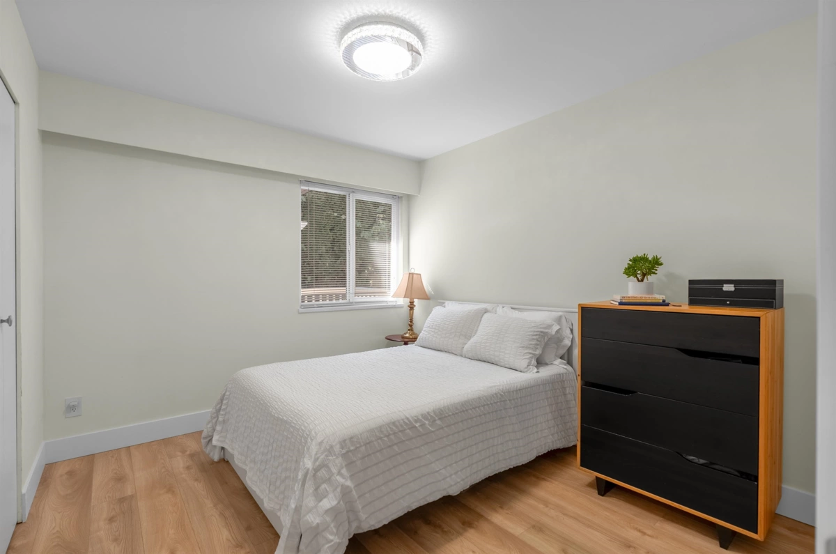 Walk-In Closet Photo of 1286 Wellington Drive, North Vancouver, BC