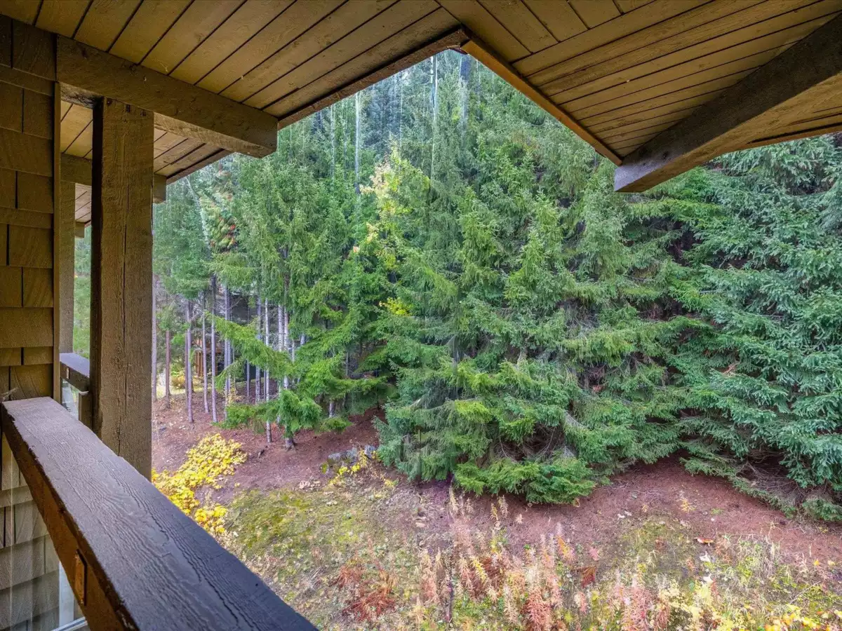 Guest Bathroom Photo of 621 4899 Painted Cliff Road, Whistler, BC