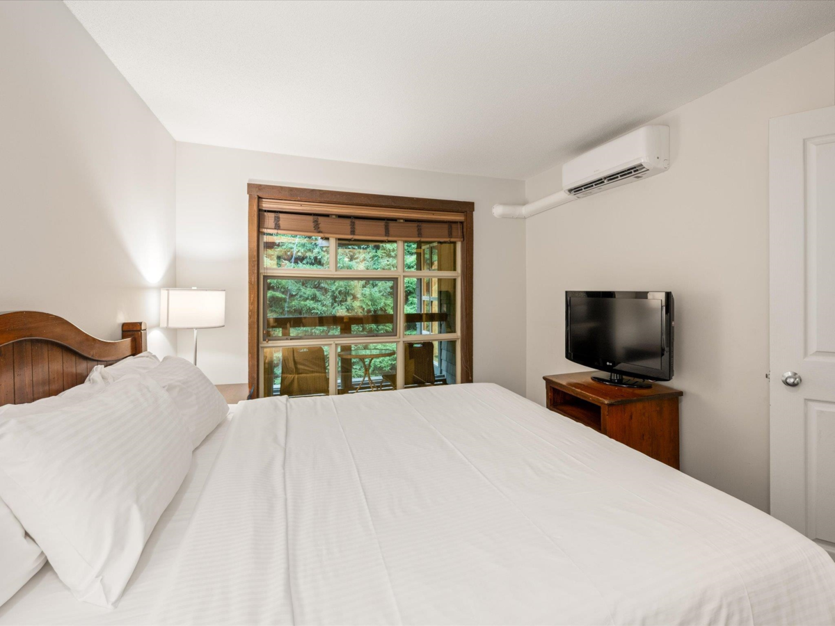 Walk-In Closet Photo of 621 4899 Painted Cliff Road, Whistler, BC