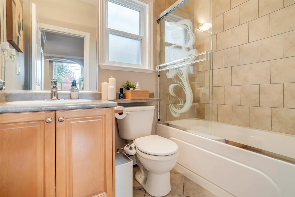 Entry Foyer Photo of 14676 79 Avenue, Surrey, BC