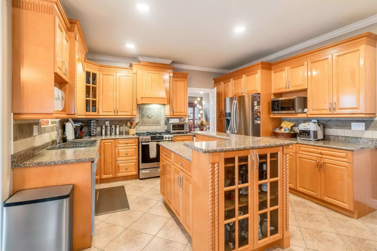 Primary Bathroom Photo of 14676 79 Avenue, Surrey, BC