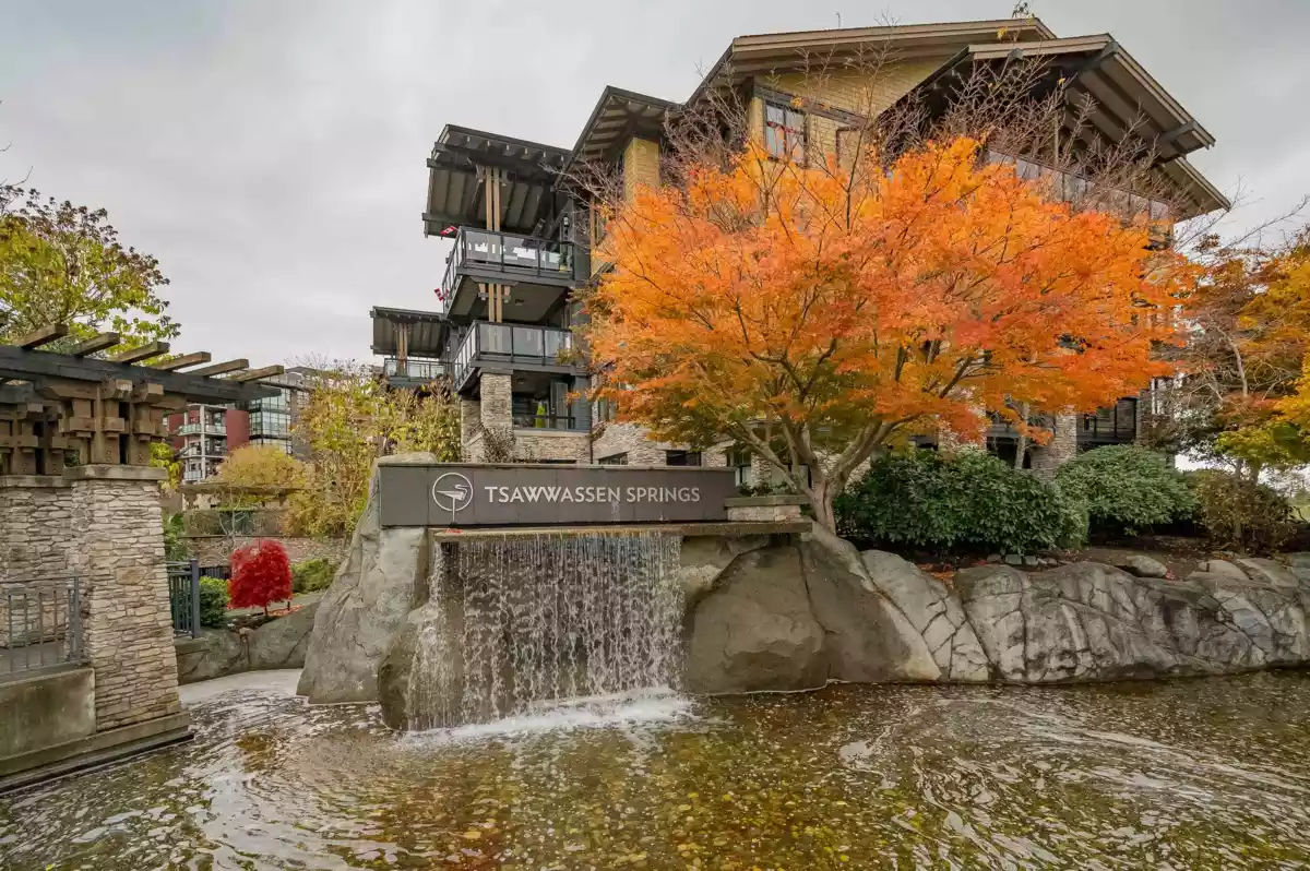 Exterior Front Photo of 101 5099 Springs Boulevard, Tsawwassen, BC