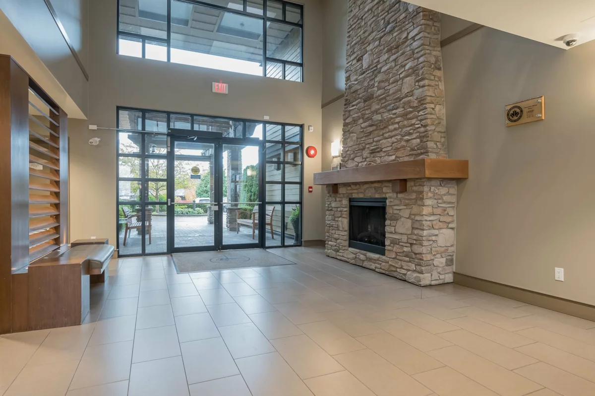 Family Room Photo of 101 5099 Springs Boulevard, Tsawwassen, BC