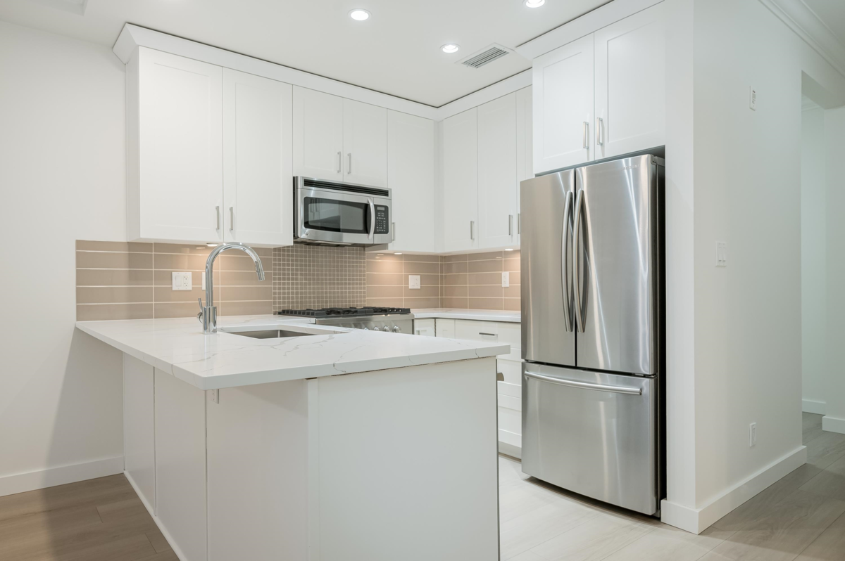 Kitchen Island Photo of 101 5099 Springs Boulevard, Tsawwassen, BC