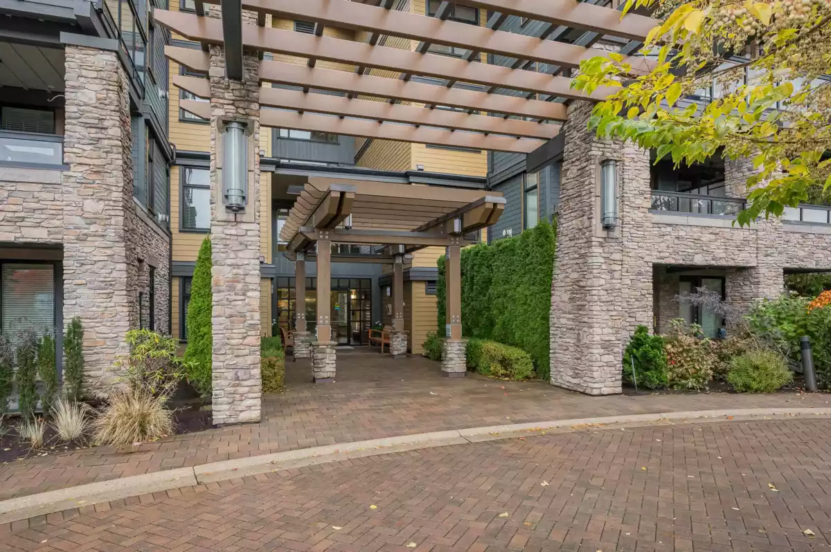 Living Room Photo of 101 5099 Springs Boulevard, Tsawwassen, BC