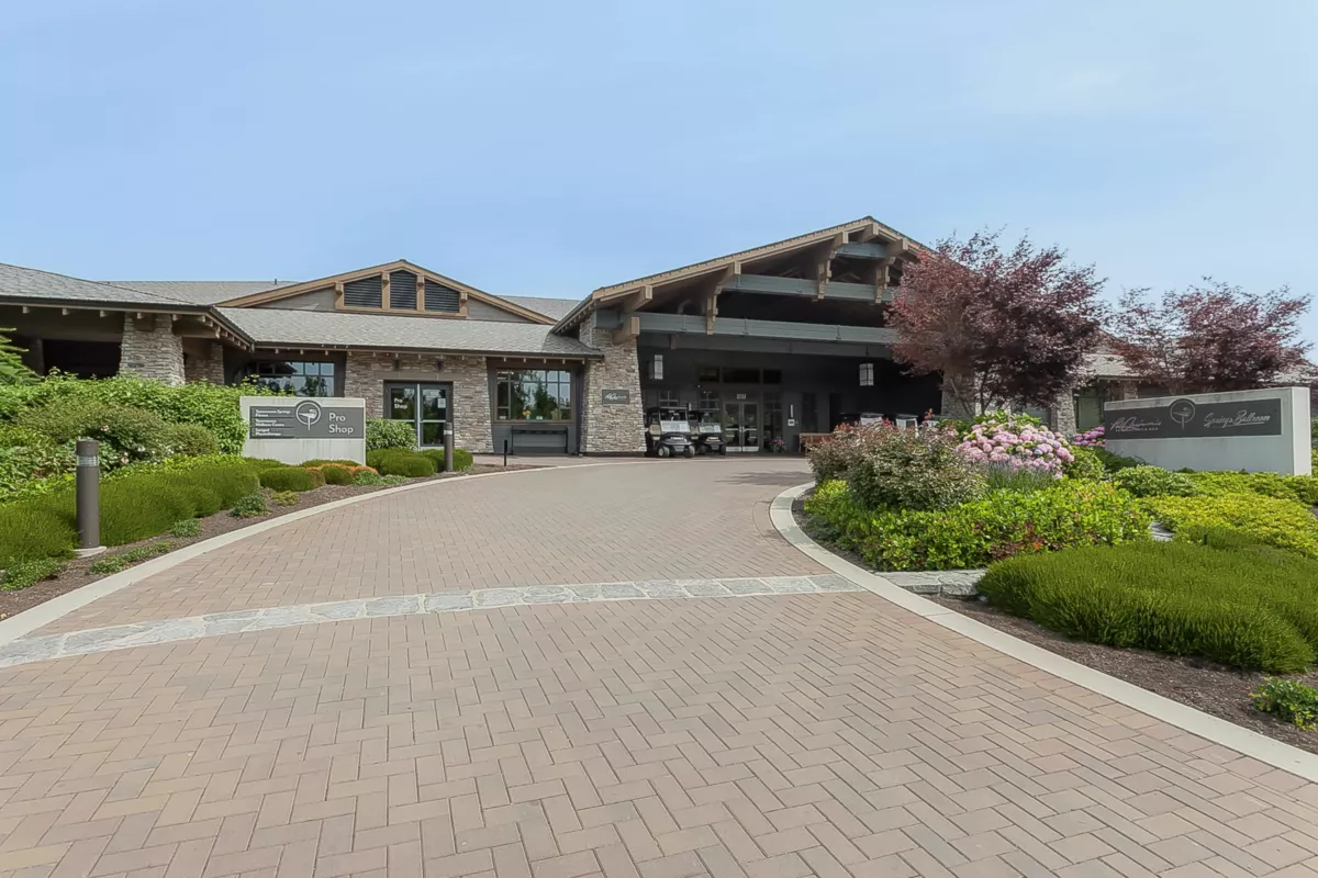 Mudroom Photo of 101 5099 Springs Boulevard, Tsawwassen, BC