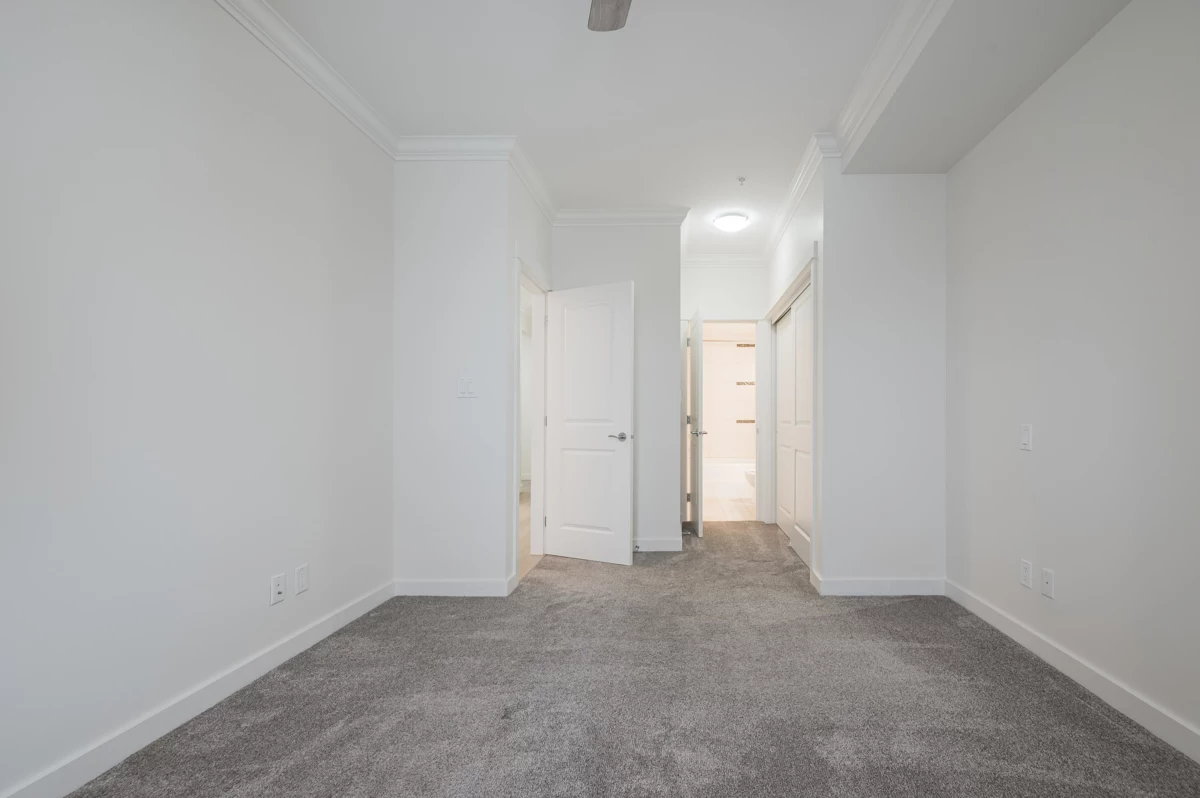 Walk-In Closet Photo of 101 5099 Springs Boulevard, Tsawwassen, BC