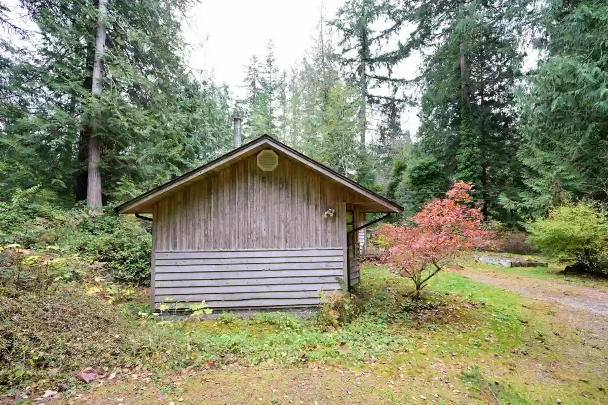 Bedroom 2 Photo of 980 Woodley Road, Roberts Creek, BC