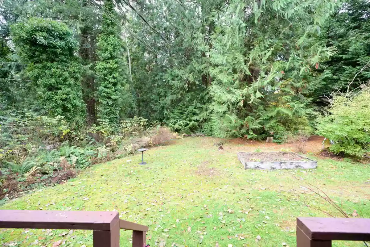 Bedroom 3 Photo of 980 Woodley Road, Roberts Creek, BC