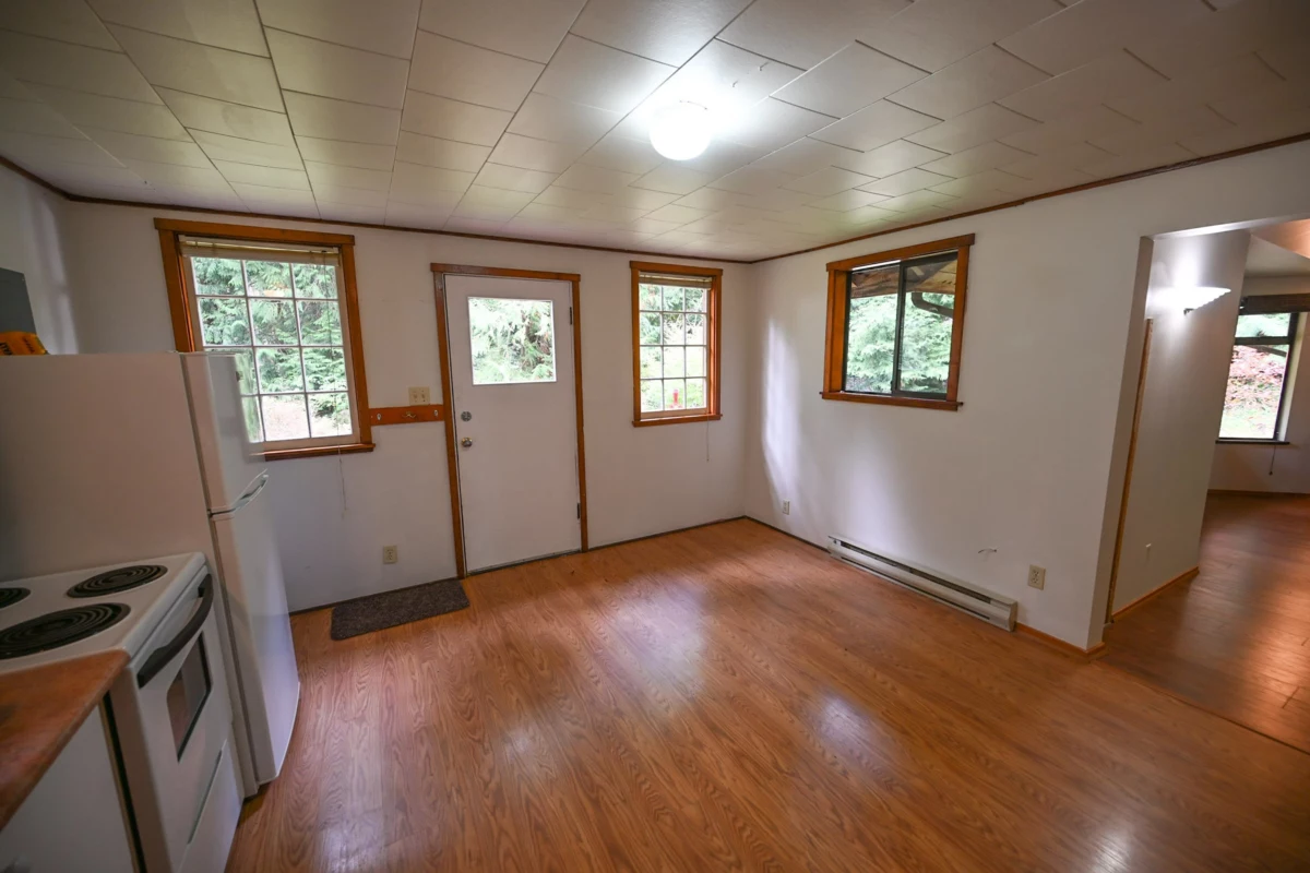 Dining Area Photo of 980 Woodley Road, Roberts Creek, BC